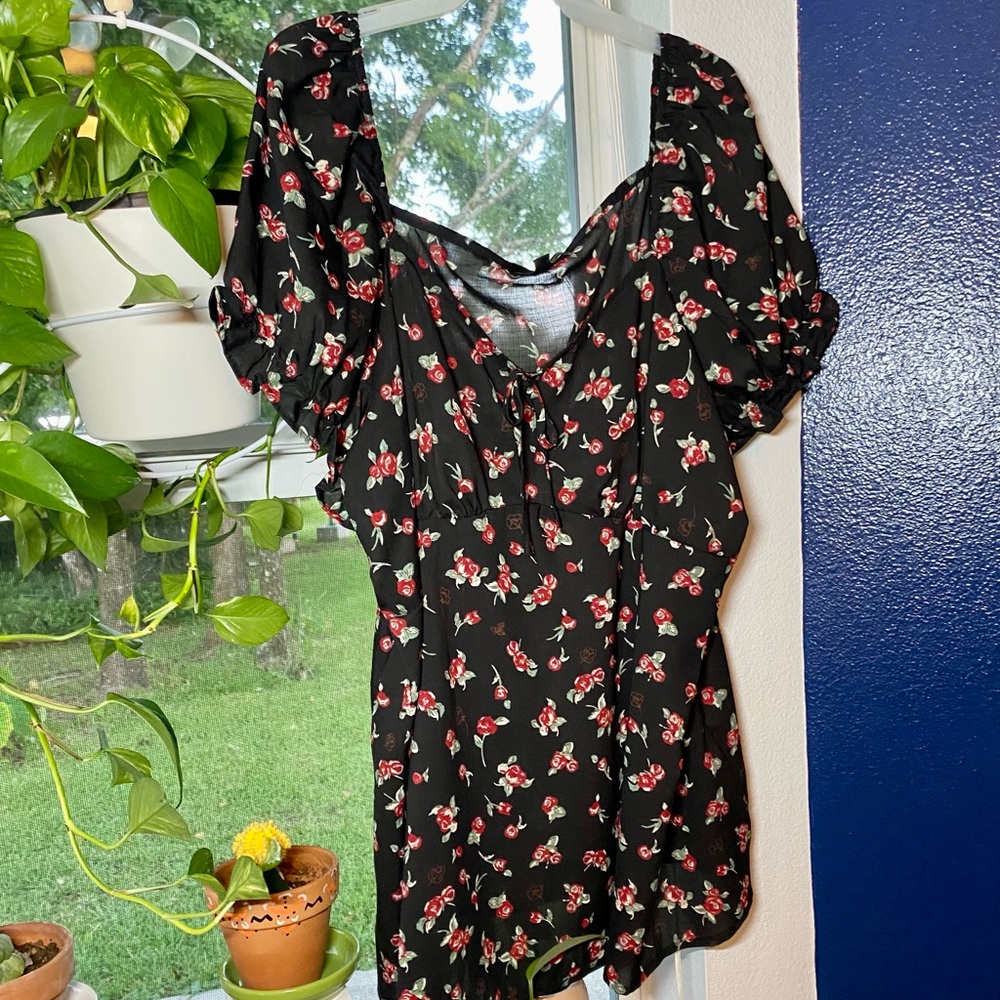 casual rosebud patterned  blouse!